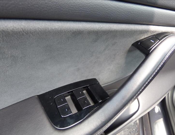Tesla Model 3 11