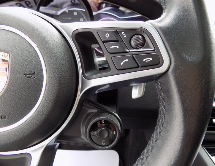 Porsche Cayenne 31