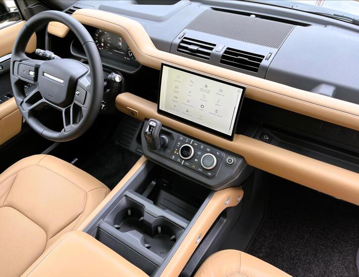 Land Rover Defender 34