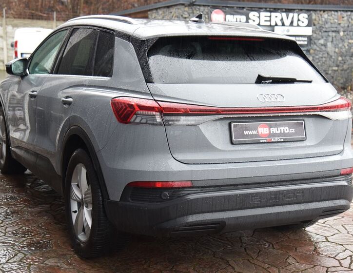 Audi Q4 9