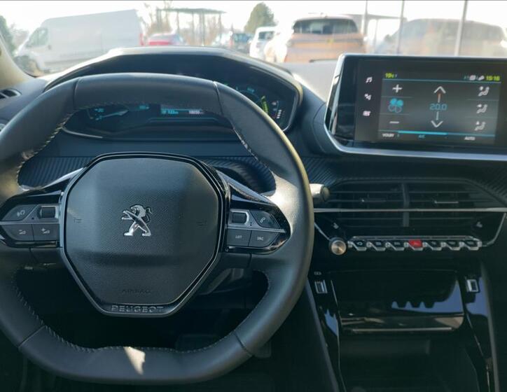 Peugeot 2008 7