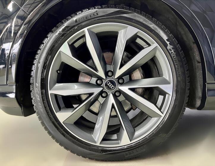 Audi Q7 9
