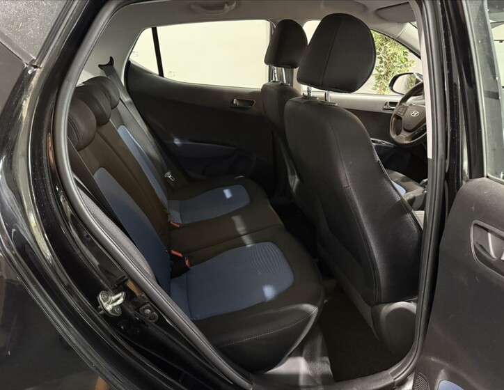 Hyundai i10 17