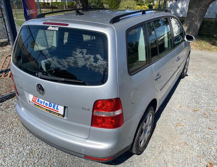 Volkswagen Touran 8