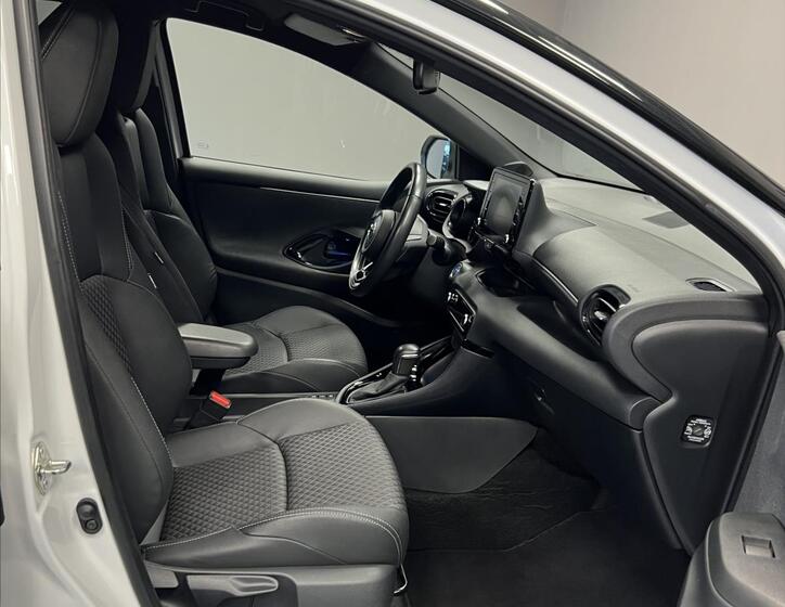 Toyota Yaris 9