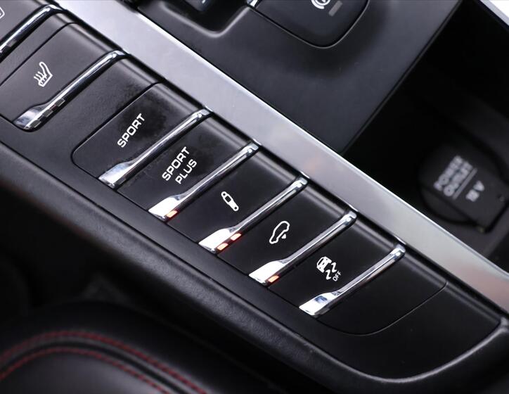 Porsche Macan 34