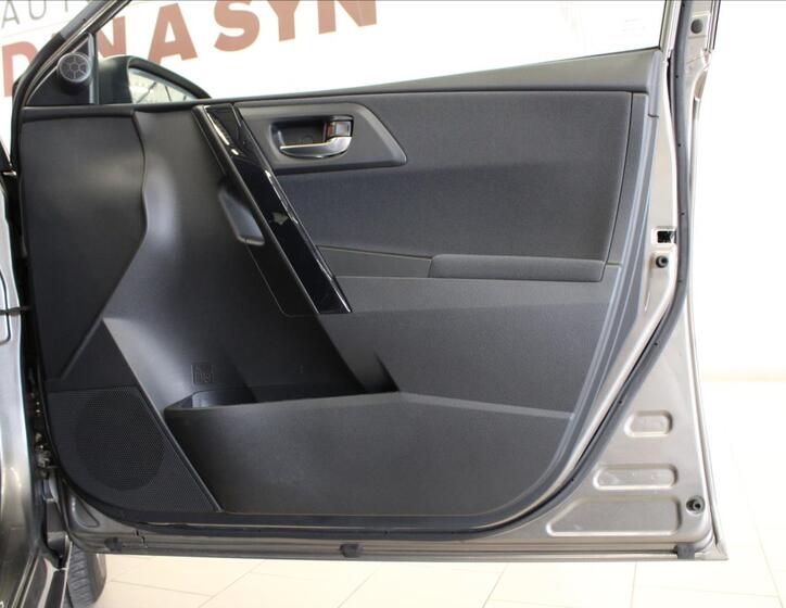 Toyota Auris 11