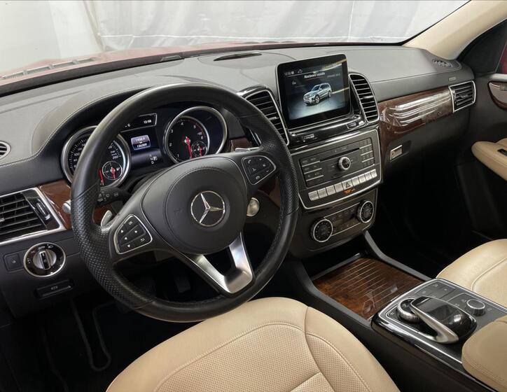 Mercedes-Benz GLS 9