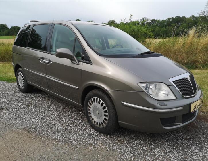 Lancia Phedra 33