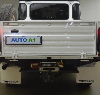 Land Rover Defender 33