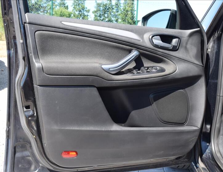 Ford Galaxy 26