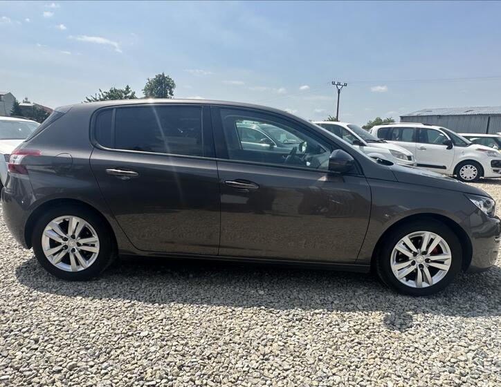 Peugeot 308 4