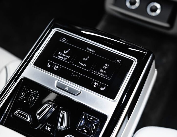 Audi A8 32