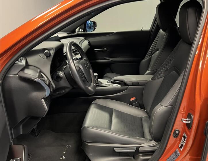 Lexus UX 250h 6