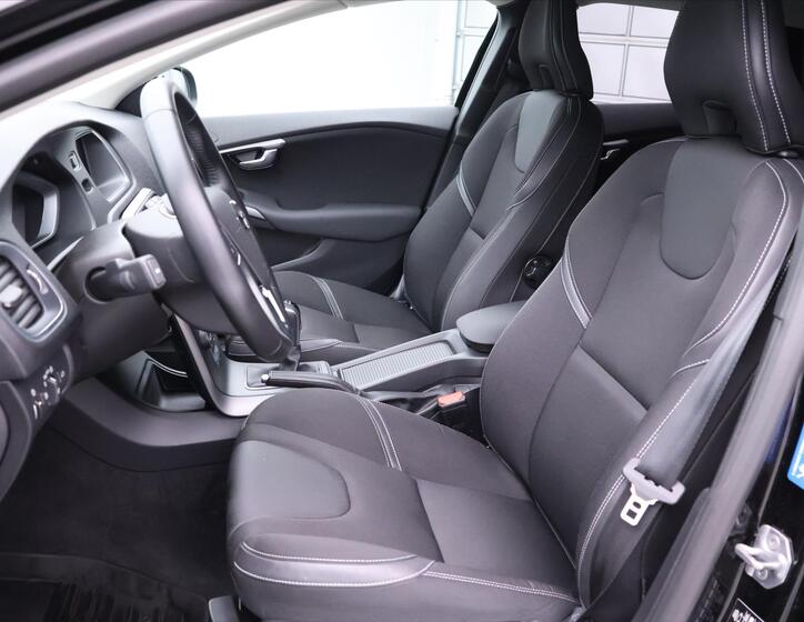 Volvo V40 11