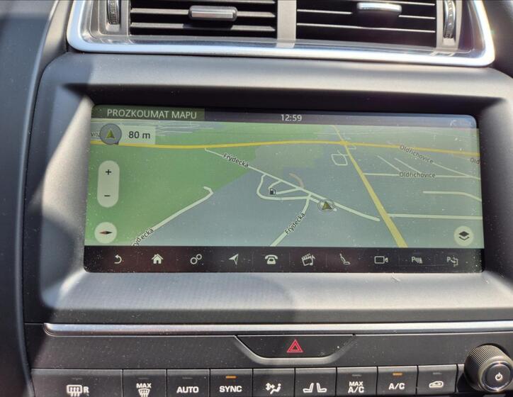 Jaguar E-Pace 29