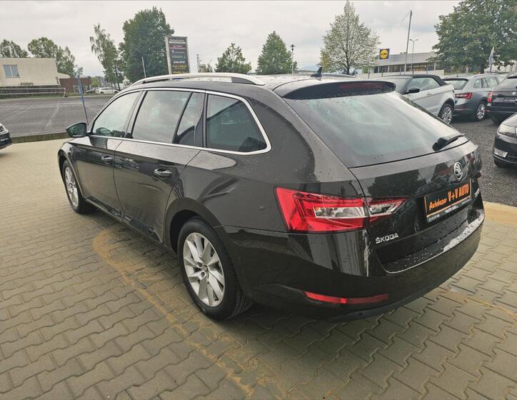 Škoda Superb 9