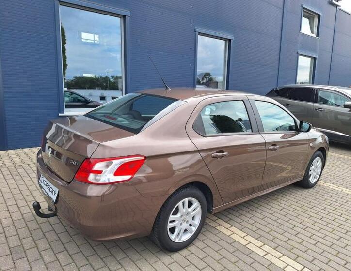 Peugeot 301 7