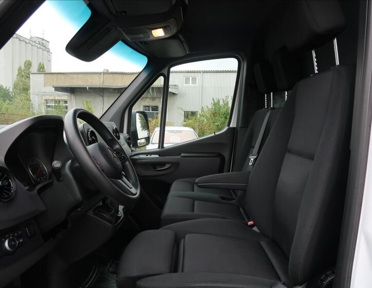 Mercedes-Benz Sprinter 12
