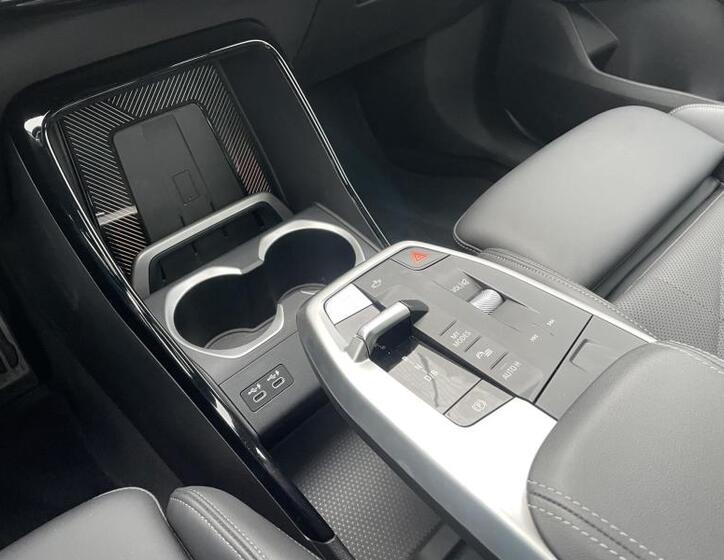 BMW iX1 12