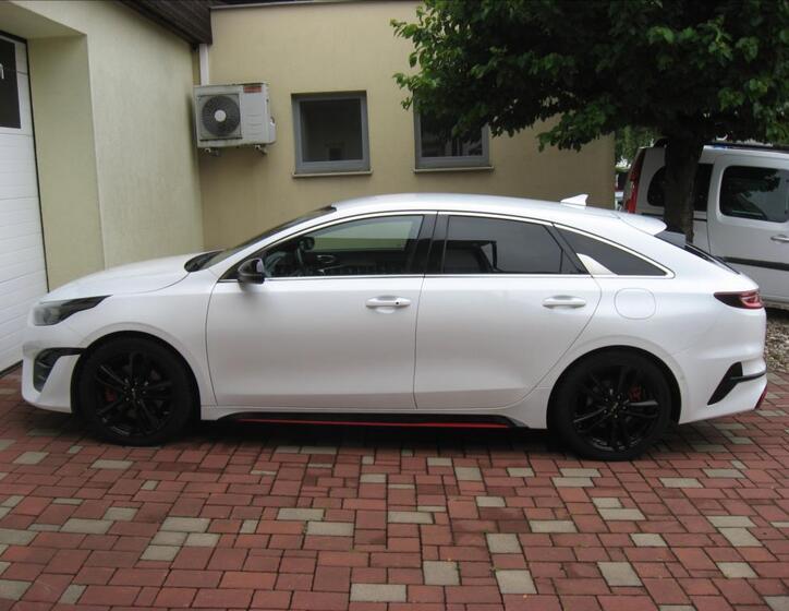 KIA ProCeed 11