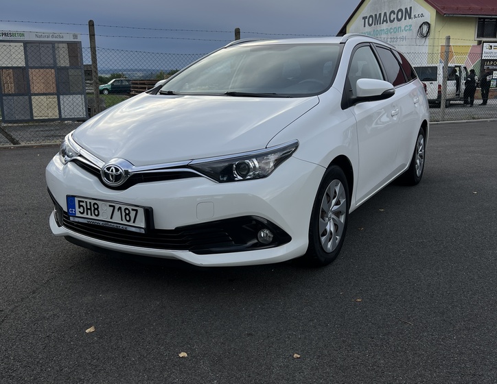 Toyota Auris 1