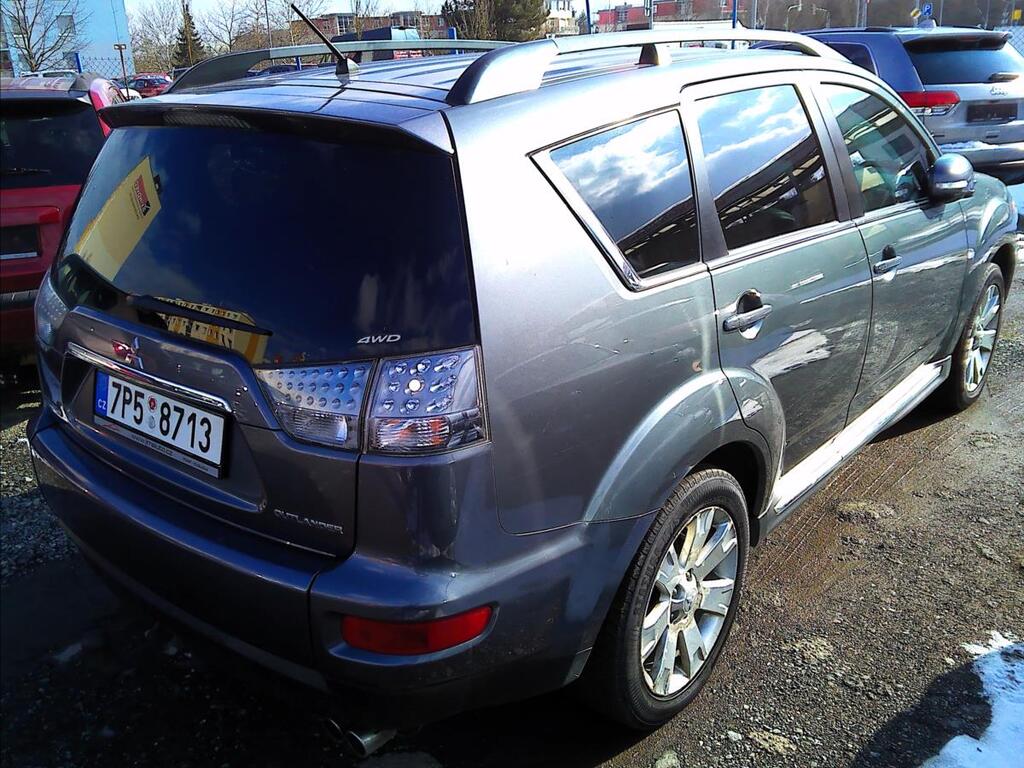 Mitsubishi Outlander 6