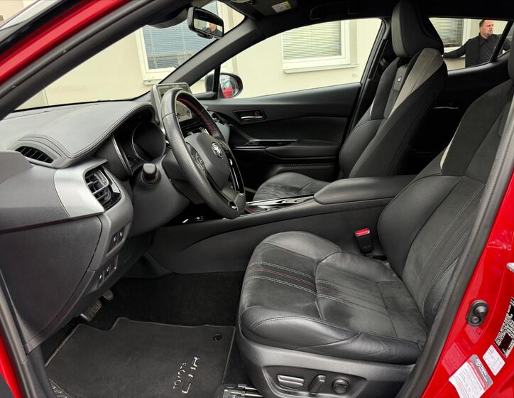 Toyota C-HR 8