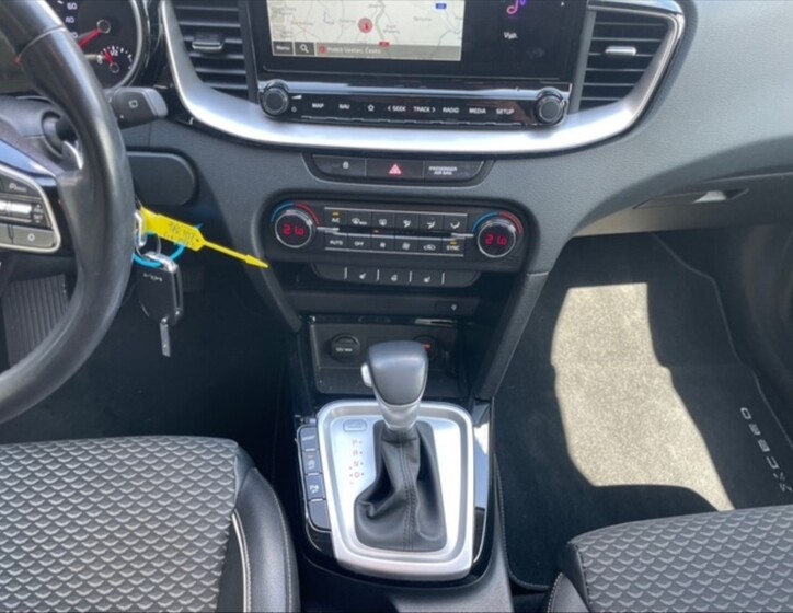 KIA XCeed 10