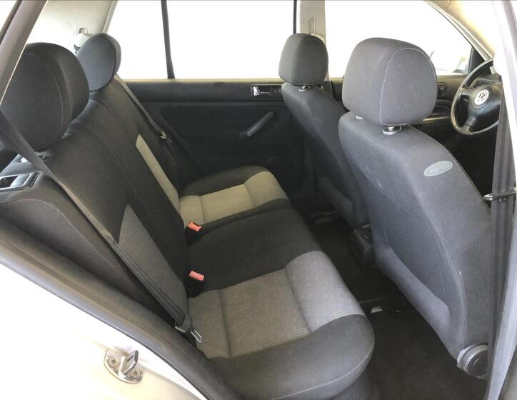 Volkswagen Golf 11