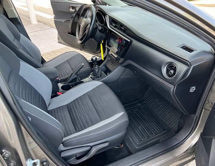 Toyota Auris 17