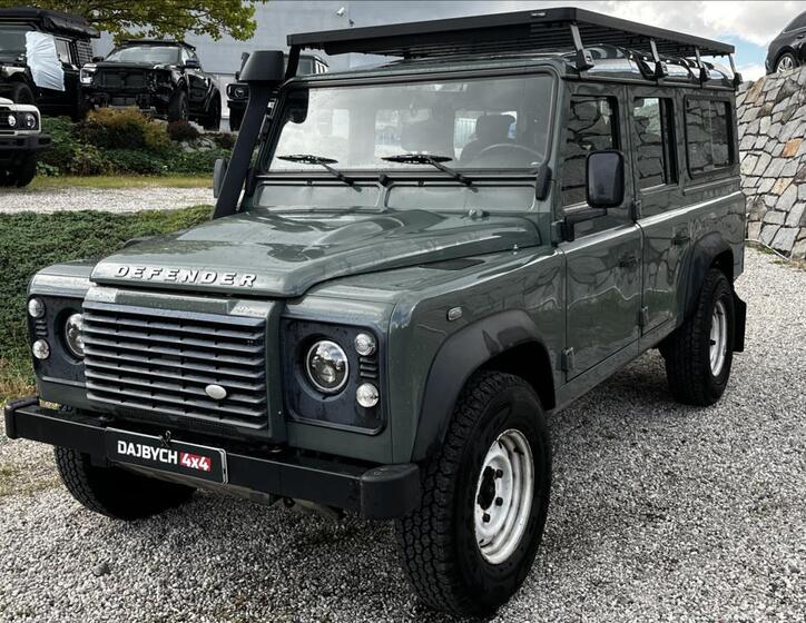 Land Rover Defender 3