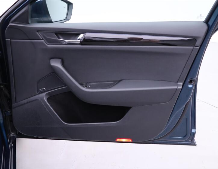 Škoda Superb 14