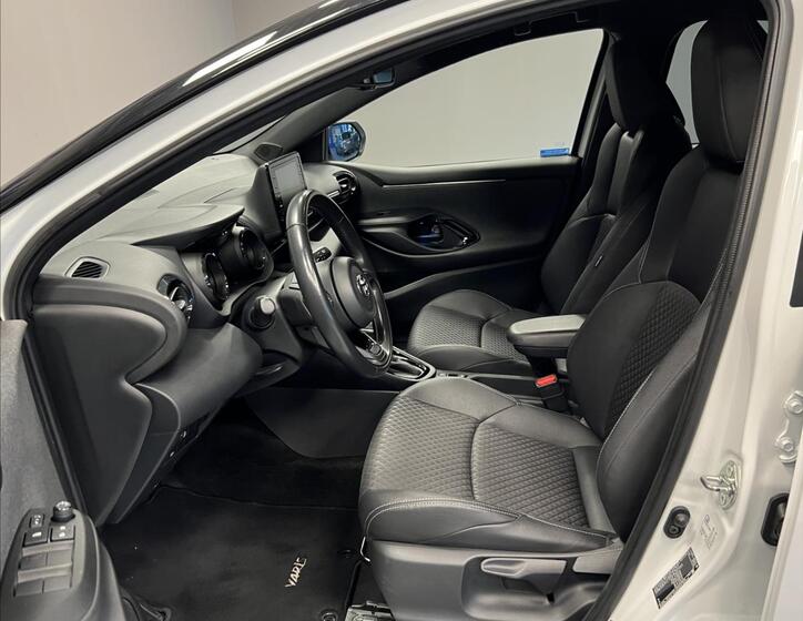 Toyota Yaris 8