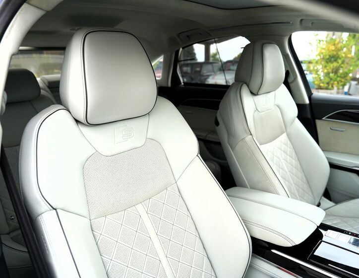 Audi A8 32