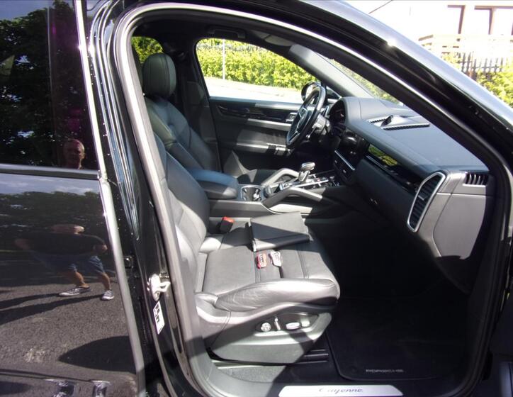 Porsche Cayenne 9