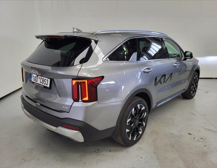 KIA Sorento 4