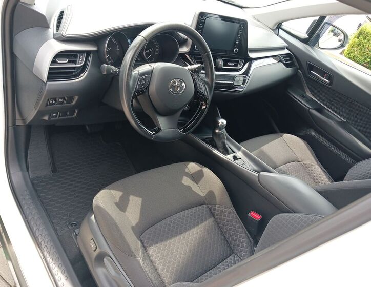 Toyota C-HR 10