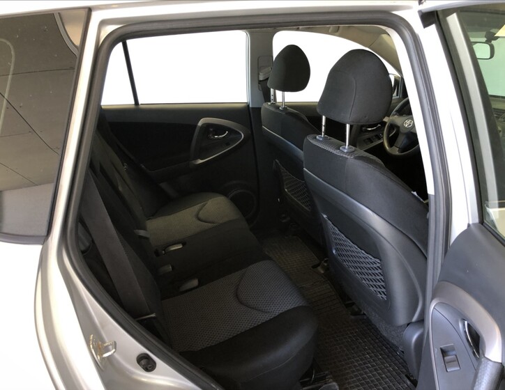 Toyota RAV4 11
