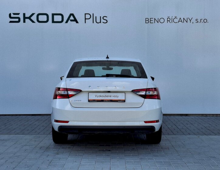 Škoda Superb 14