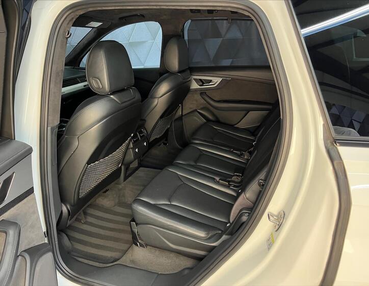 Audi Q7 12