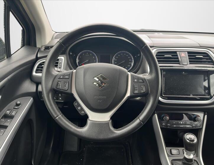 Suzuki SX4 S-Cross 10