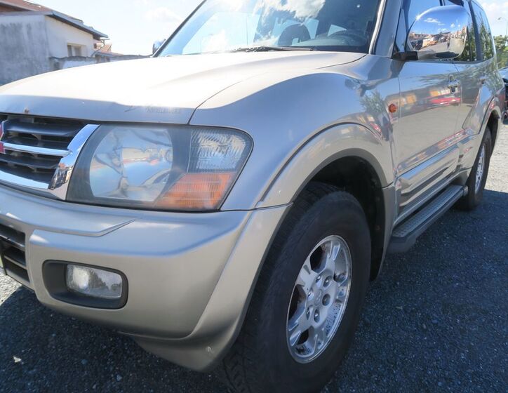 Mitsubishi Pajero 9