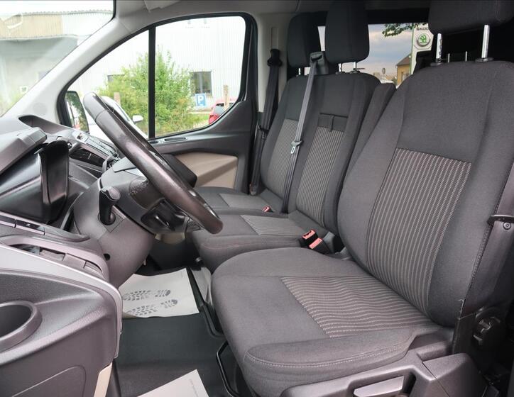 Ford Transit Custom 9