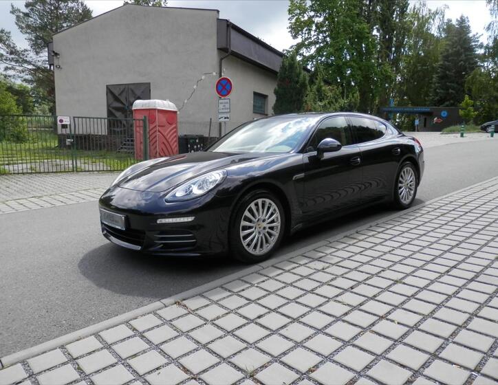 Porsche Panamera 1