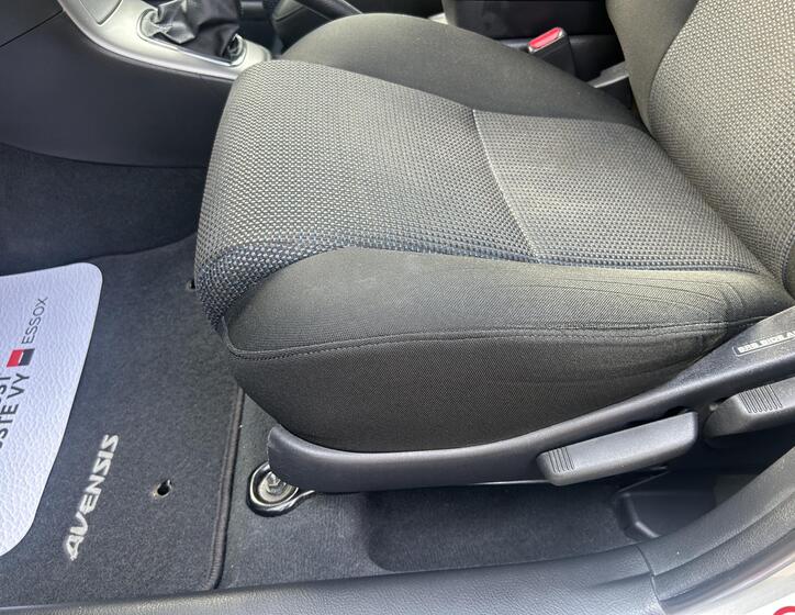 Toyota Avensis 33