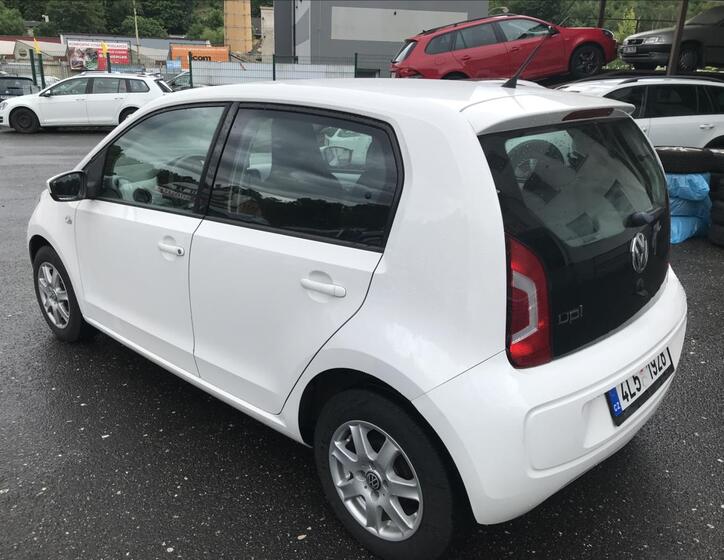 Volkswagen up! 6