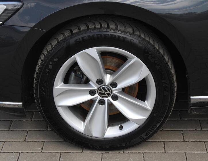 Volkswagen Passat 9