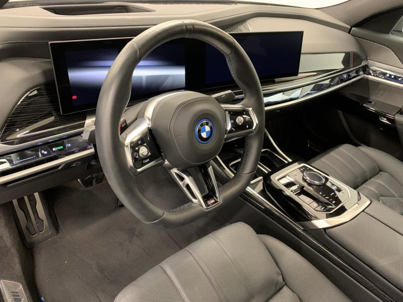 BMW i7