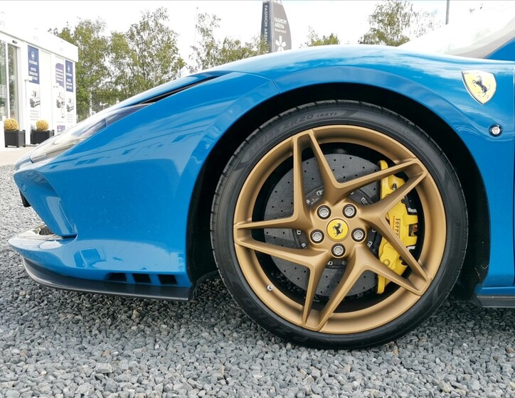 Ferrari F8 9